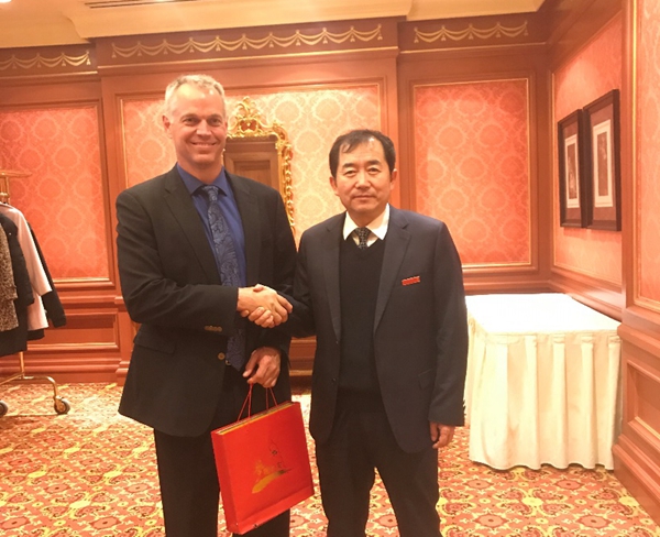 美方校長.jpg